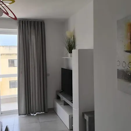 Stylish One Bedroom Apartment *